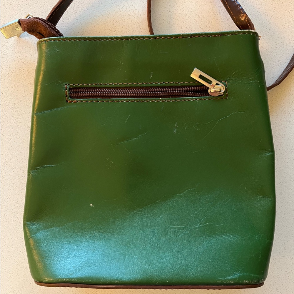 Vera Pelle Green and Brown Italian Leather Bag with Zipper Accent - Picture 4 of 9